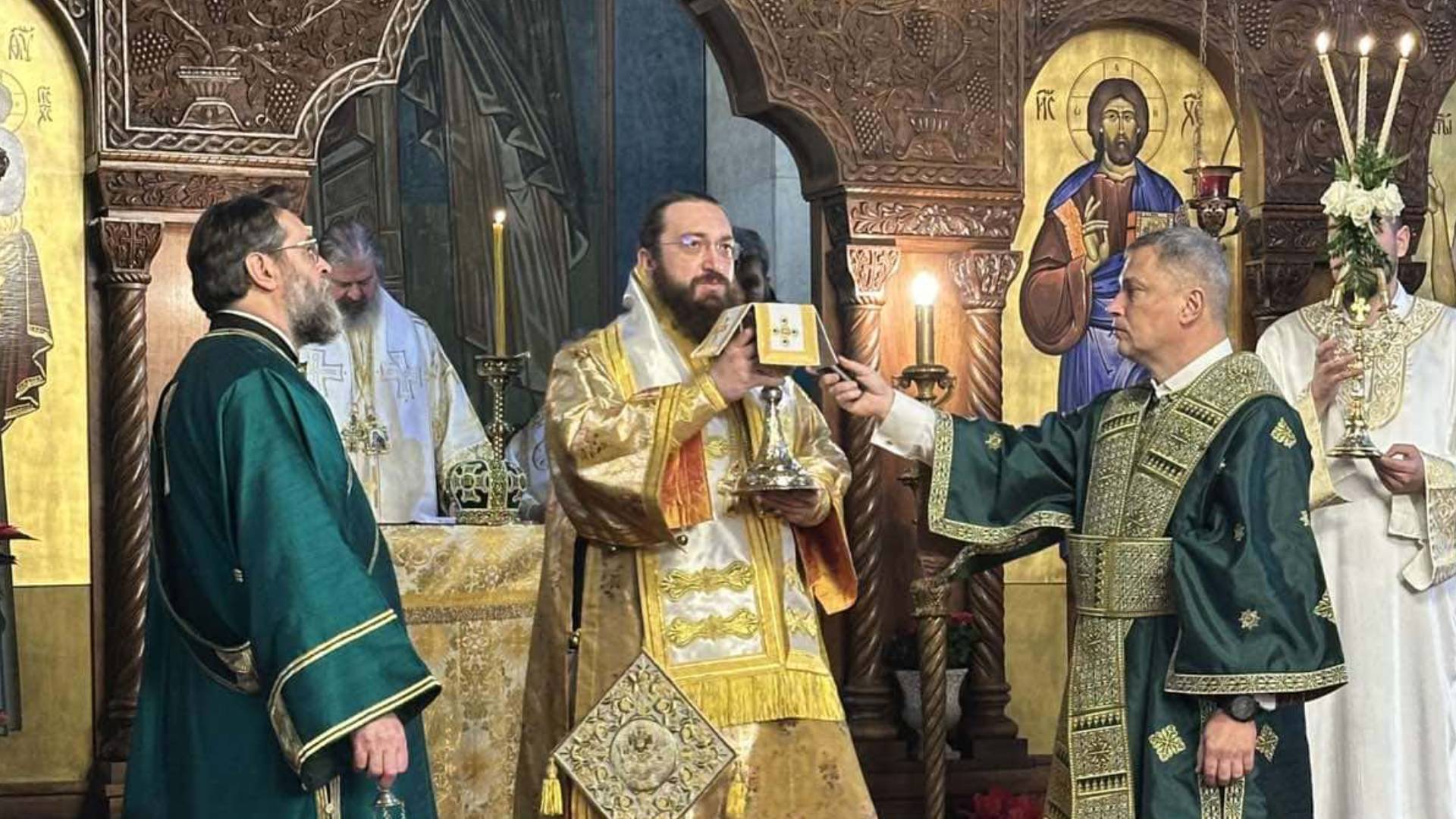 Света Архијерејска Литургија у Цркви Светог Саве у Лондону