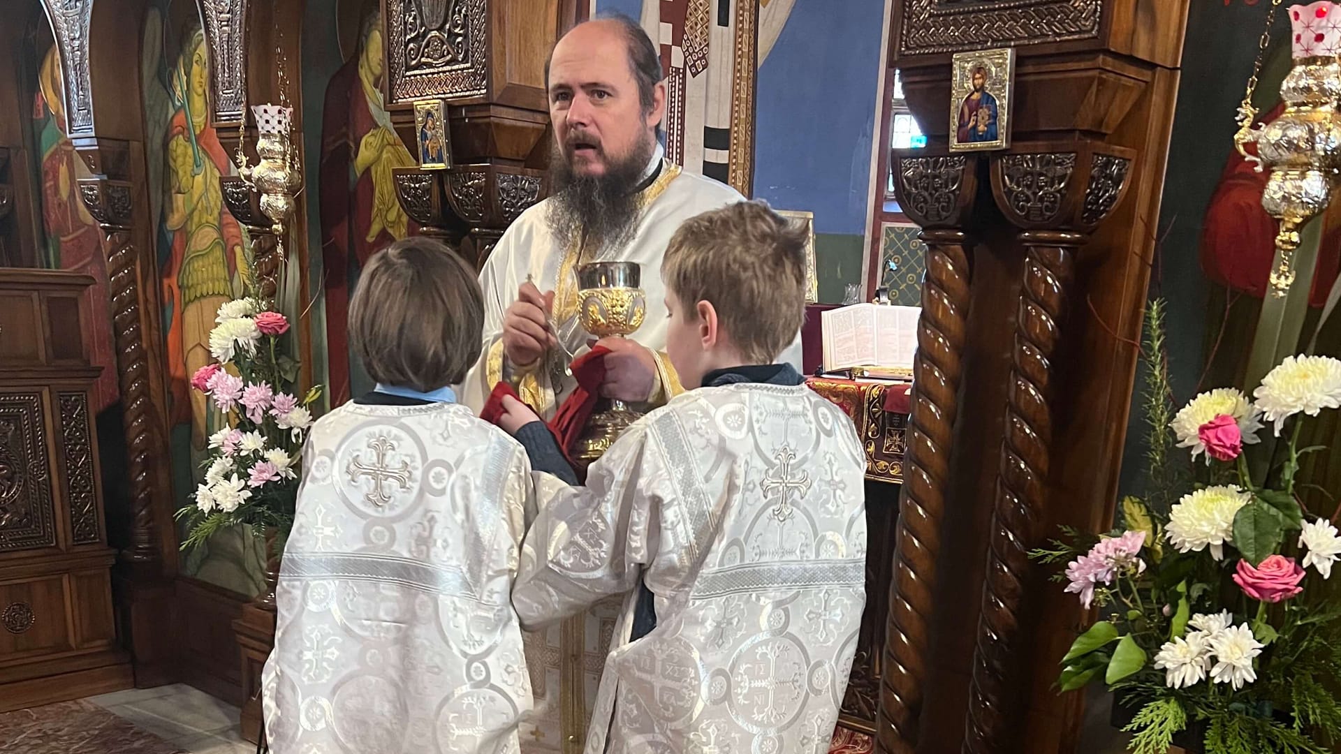 Дан Светог Николаја, прослављен је молитвено у Лазарици