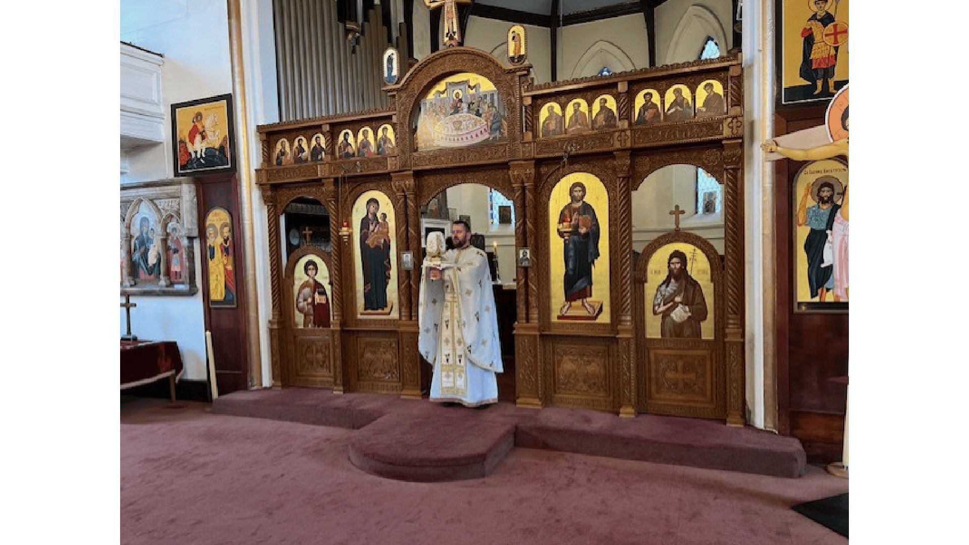 Света Литургија у храму Светих Апостола Петра и Павла у Дарбију у недељу о митару и фарисеју