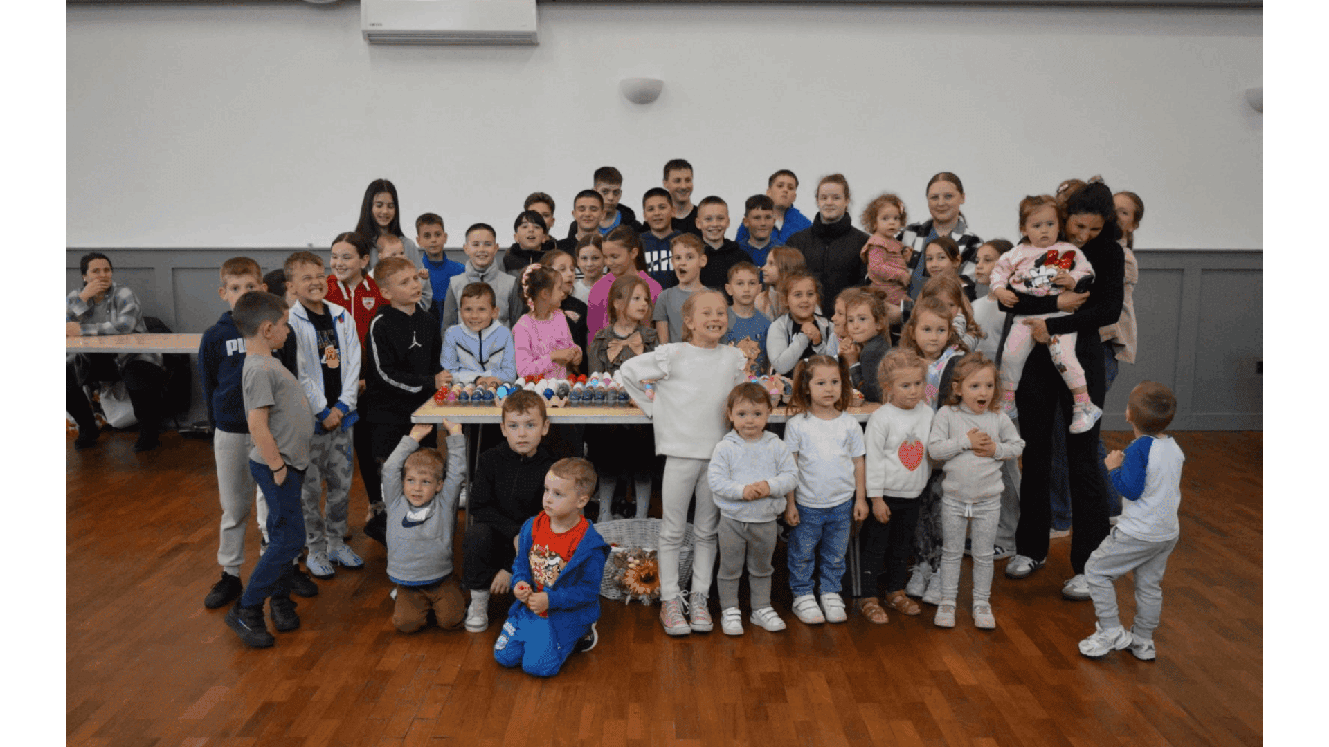 Фарбање јаја на Велики Петак у Корбију