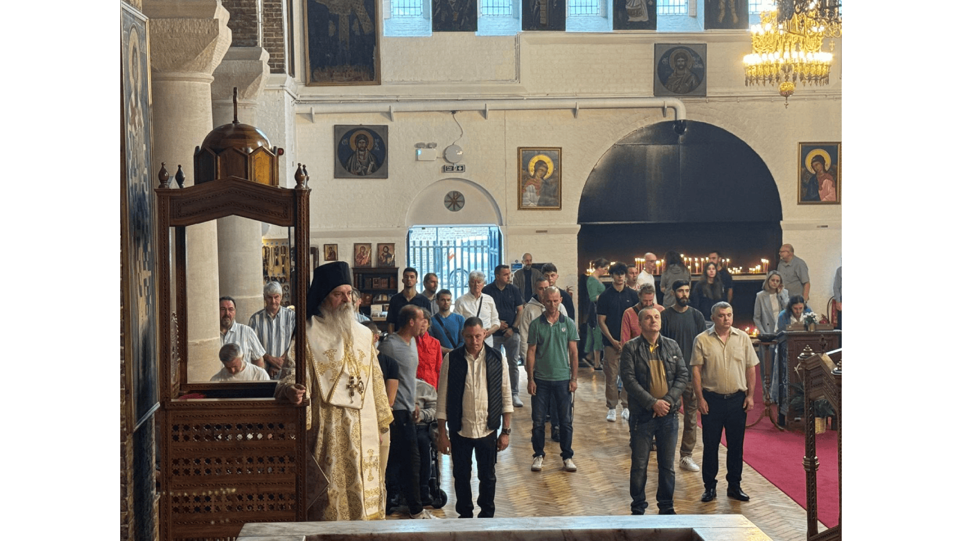 Митрополит рашко-призренски Г. Теодосије служио Литургију у Храму Светог Саве у Лондону