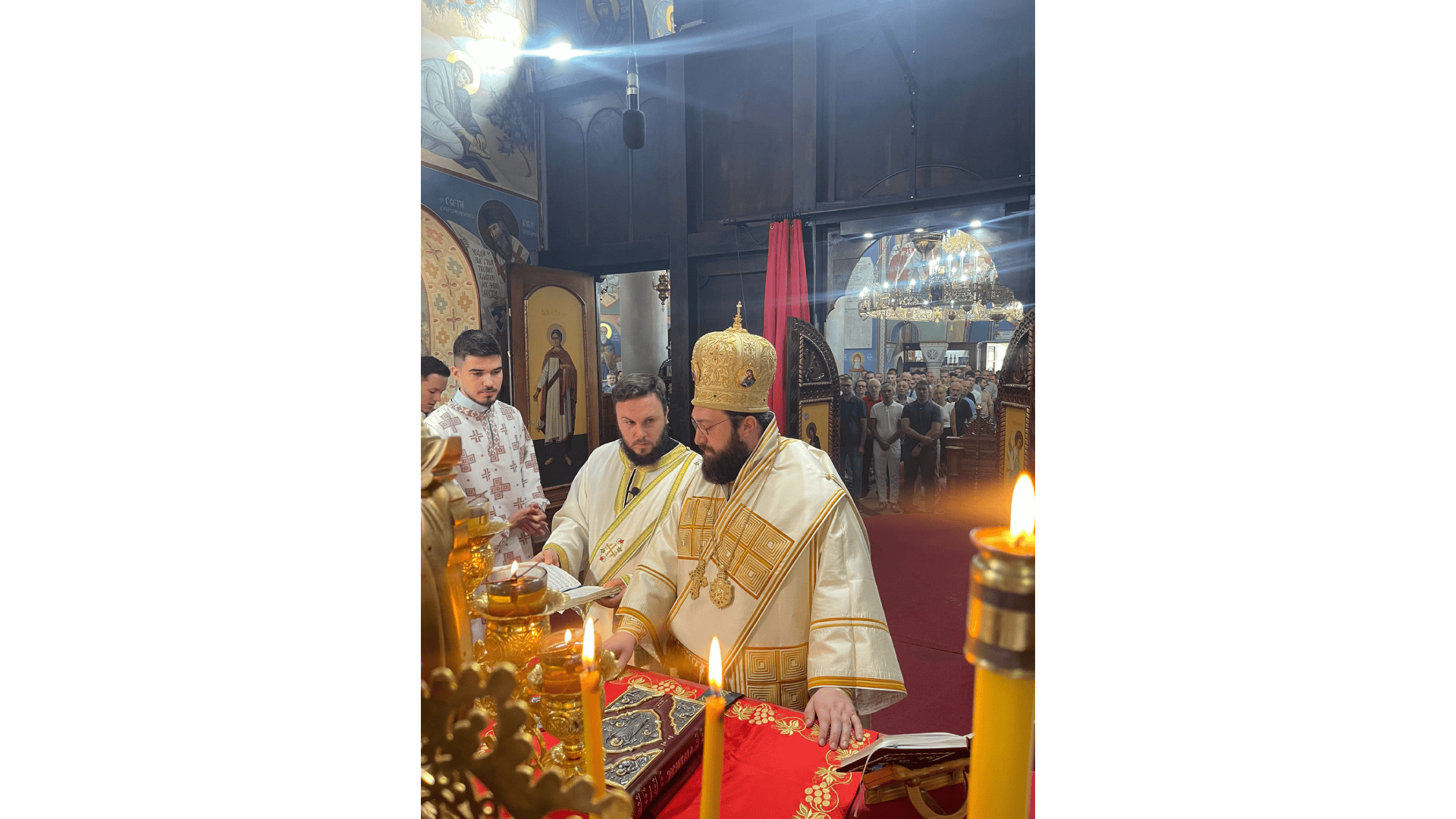 Света Архијерејска Литургија у храму Преображења Господњег у београдском насељу Жарково