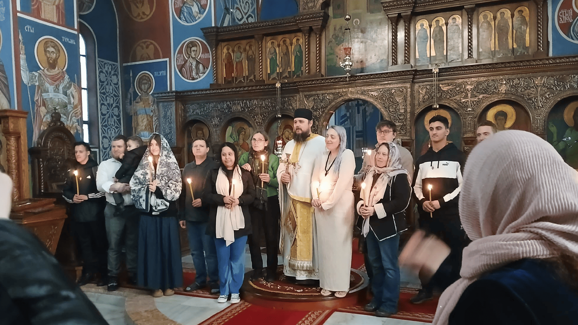 Света Литургија и крштење 11 катихумена у Лазарици