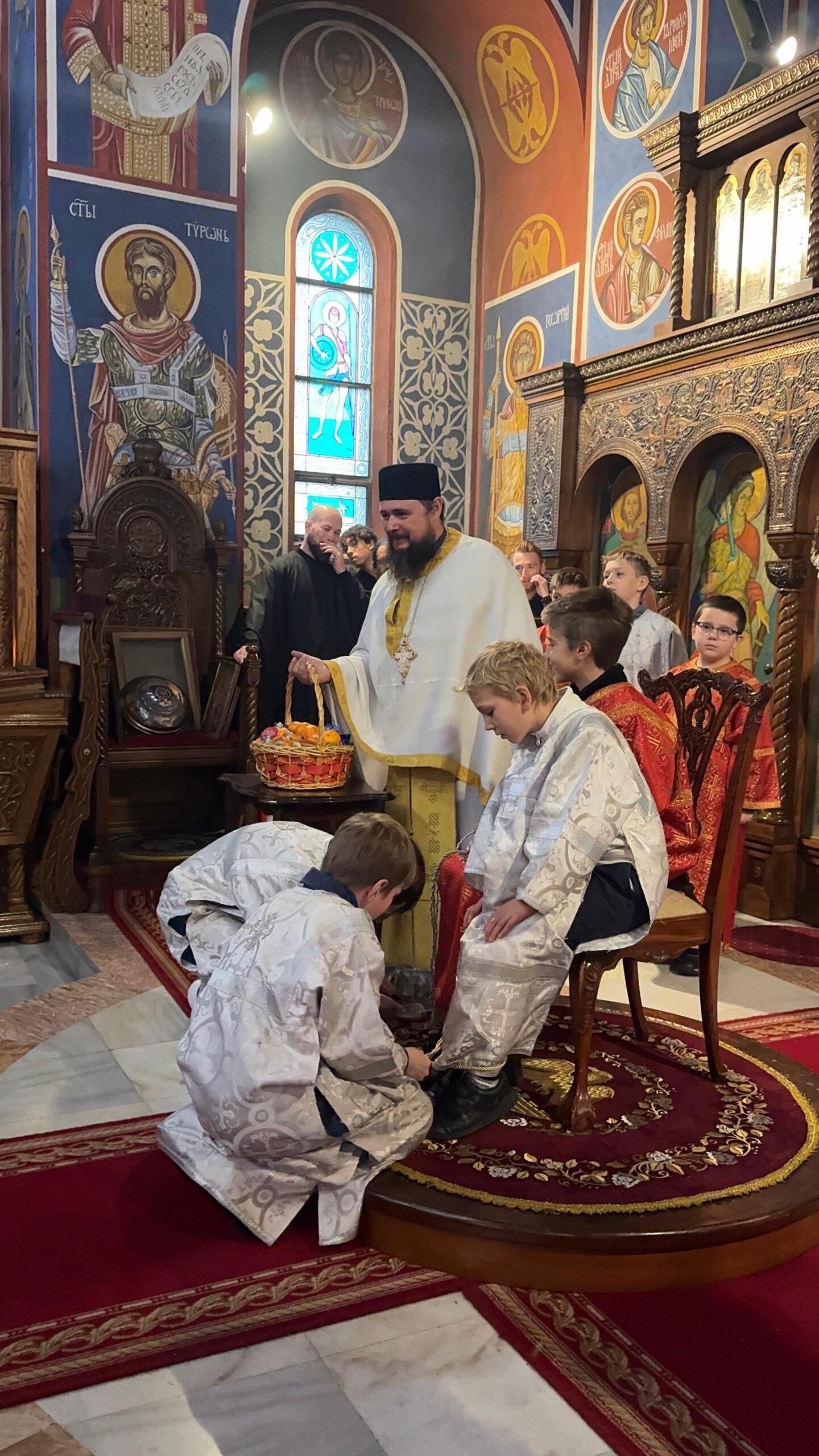Детињци у  бирмингамској Лазарици