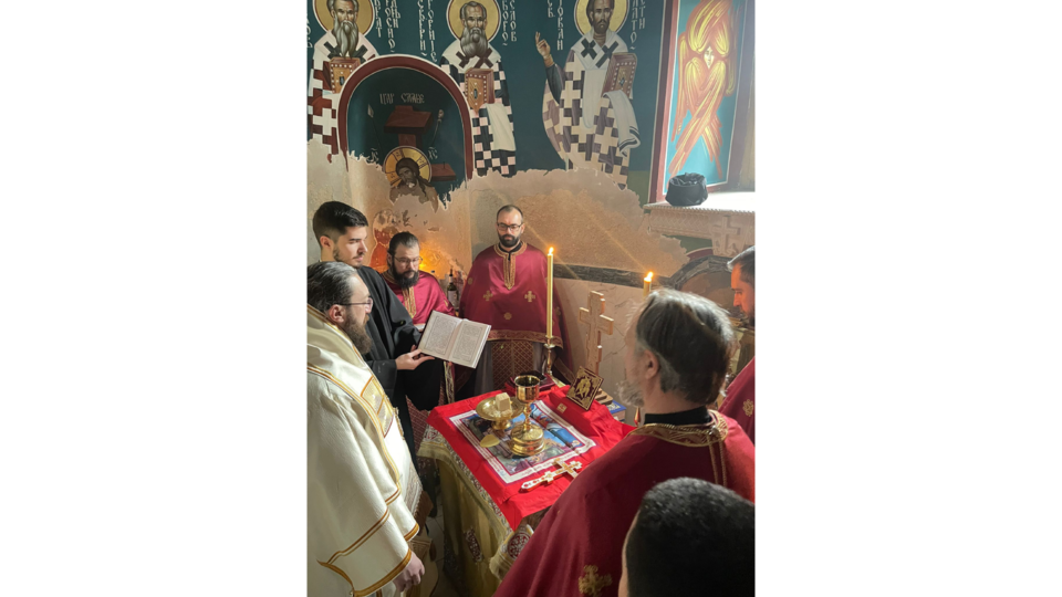 Епископ Нектарије служио Свету Литургију у манастиру Старо Хопово